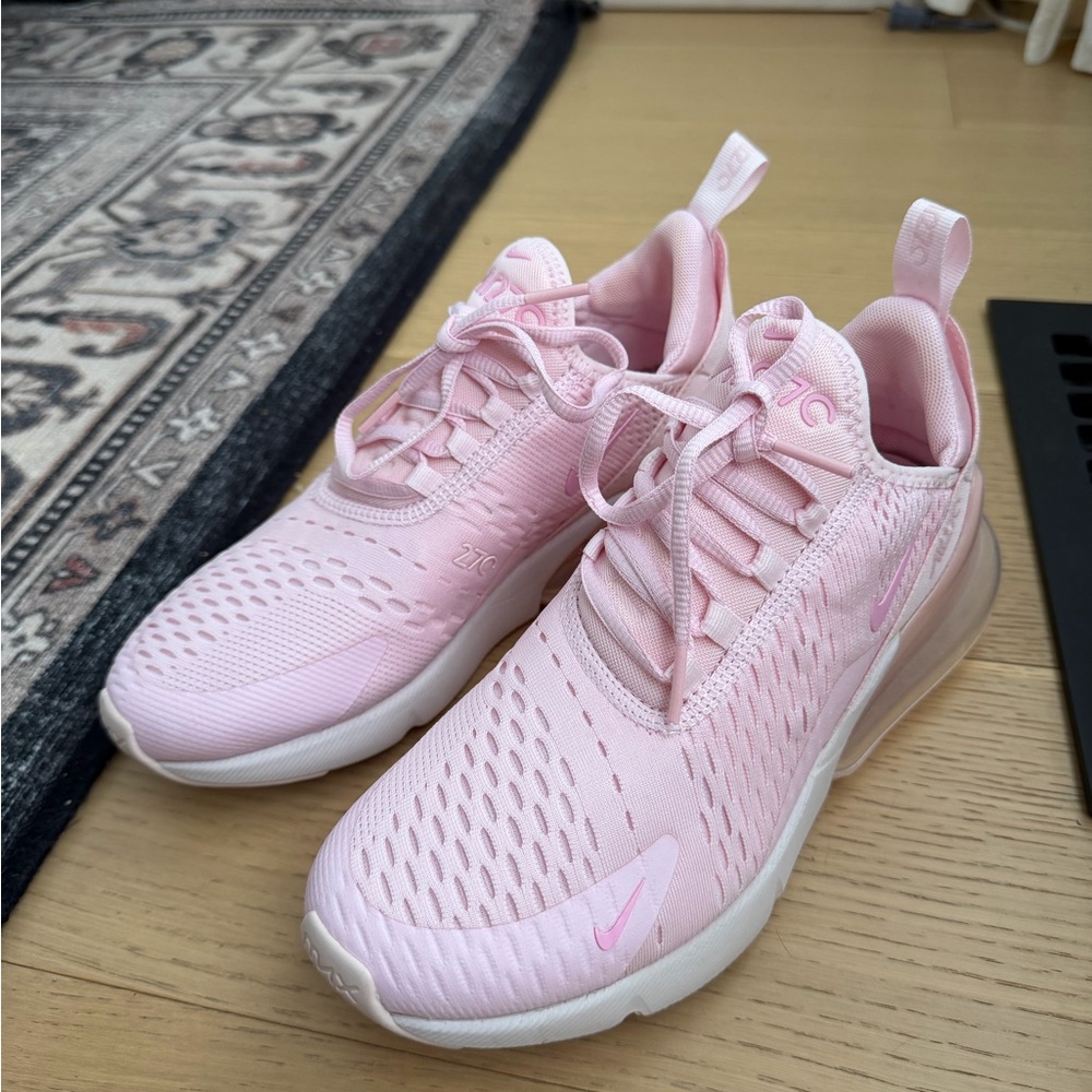 Nike Women's Pink AirMax 270